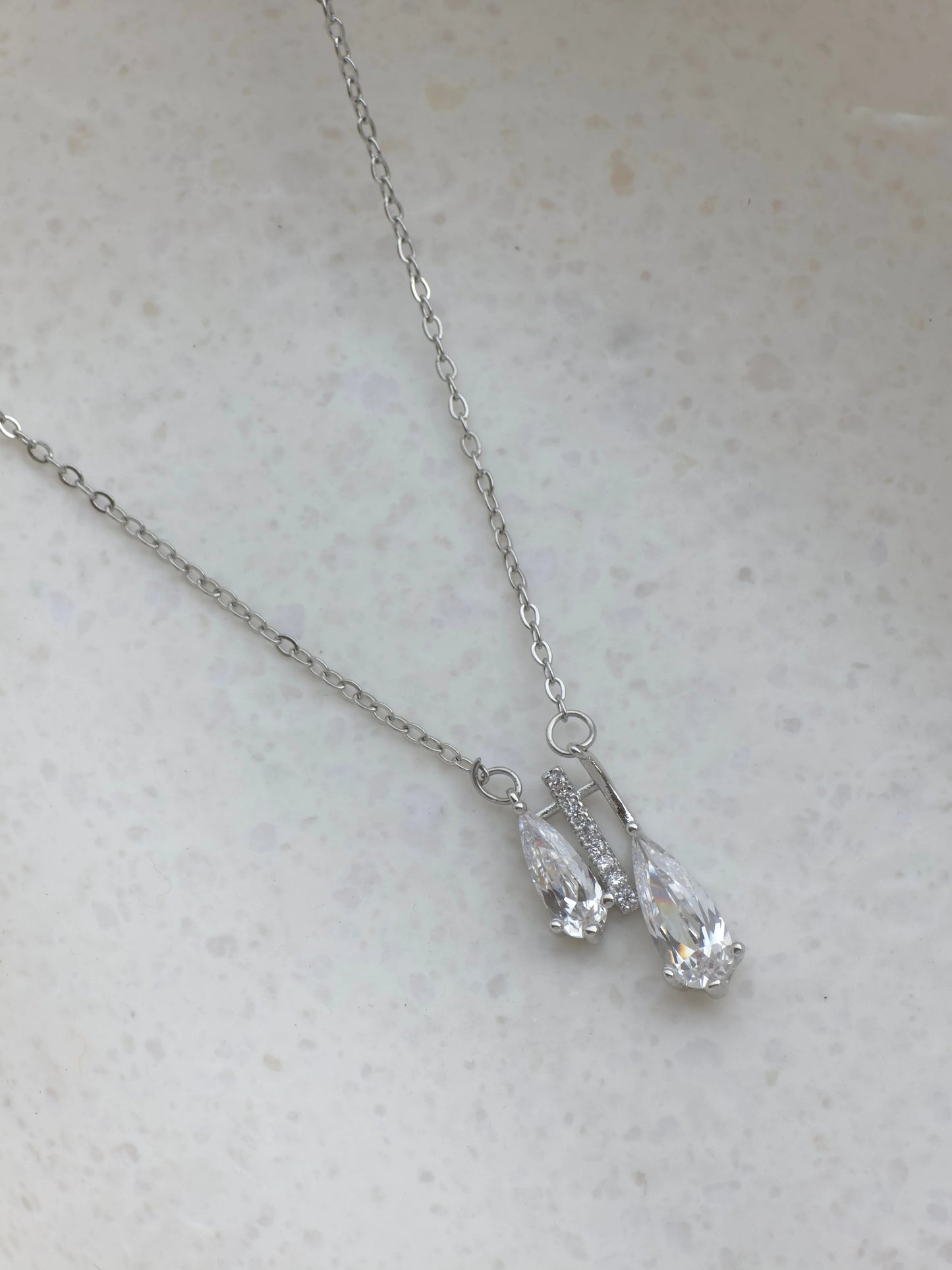 Leaf Solitaire gold Necklace - Artisanal Jewellery