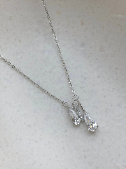 Leaf Solitaire gold Necklace - Artisanal Jewellery