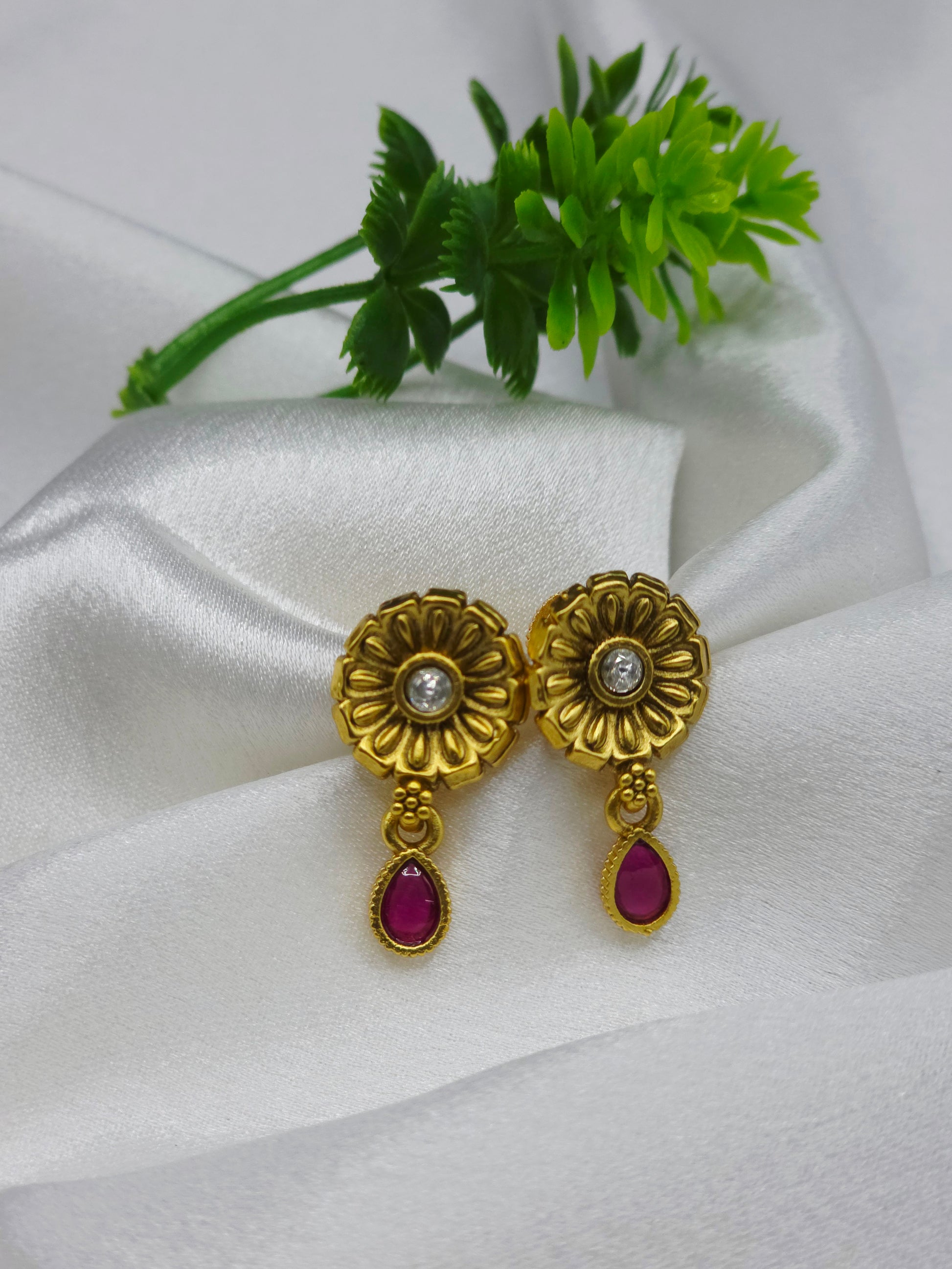 Pamela Swarovski Jadtar 18K Gold-Plated Chain-Pendant | Artisanal Jewellery - Artisanal Jewellery