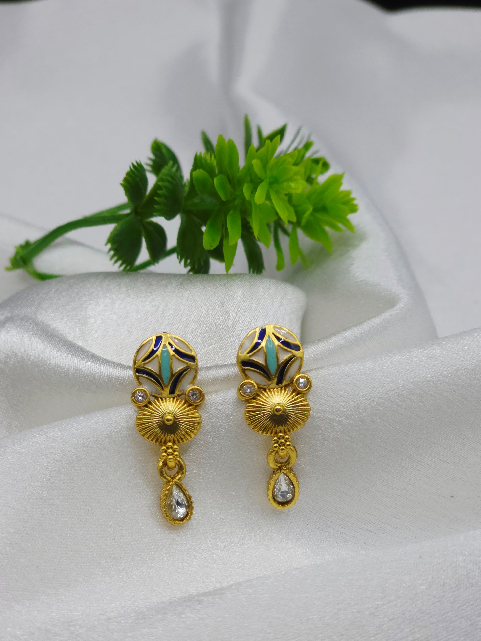 Sahrish Swarovski Jadtar 18K Gold-Plated Chain-Pendant | Artisanal Jewellery - Artisanal Jewellery