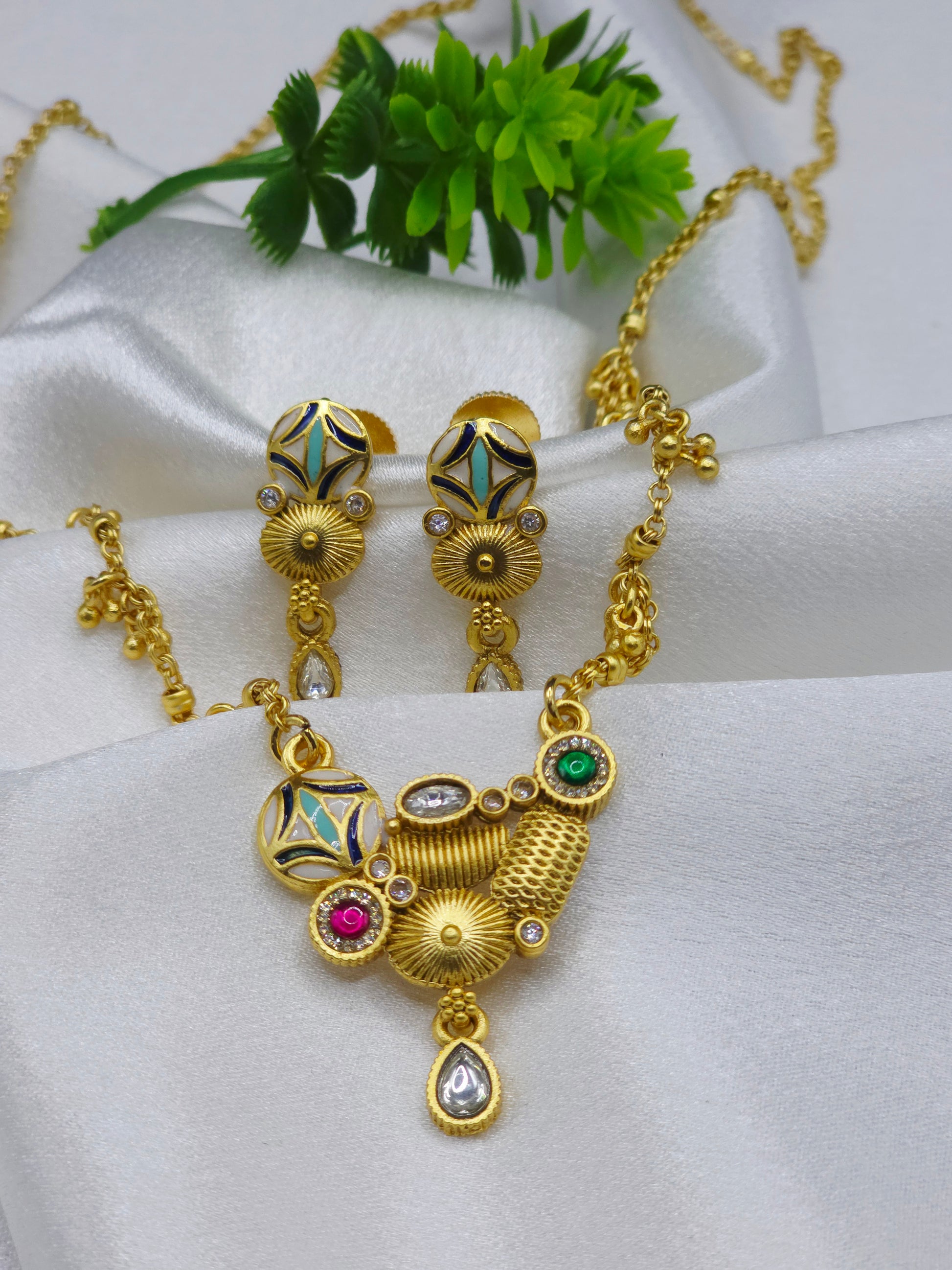 Sahrish Swarovski Jadtar 18K Gold-Plated Chain-Pendant | Artisanal Jewellery - Artisanal Jewellery