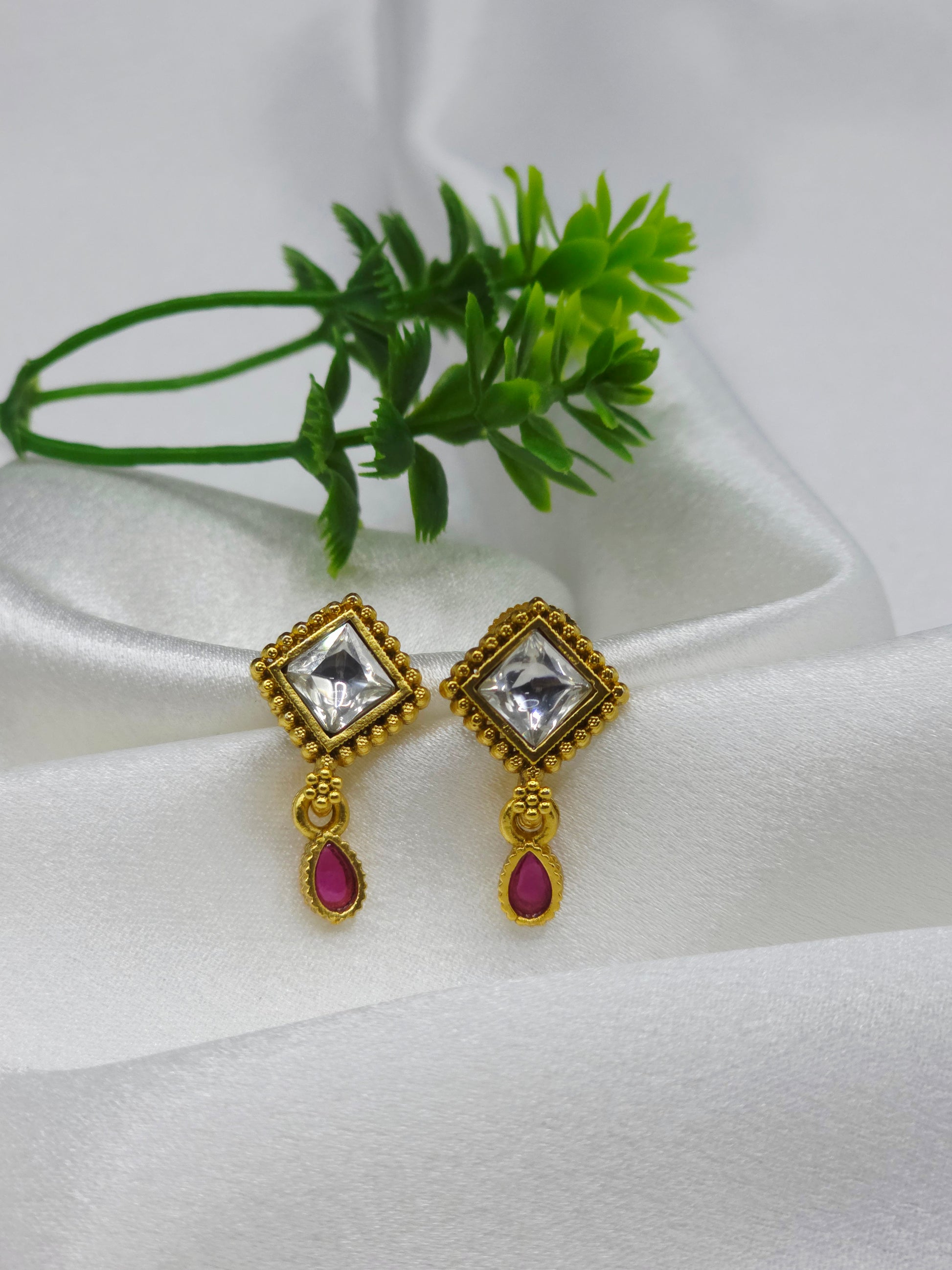 Surivae Swarovski Jadtar 18K Gold-Plated Chain-Pendant | Artisanal Jewellery - Artisanal Jewellery