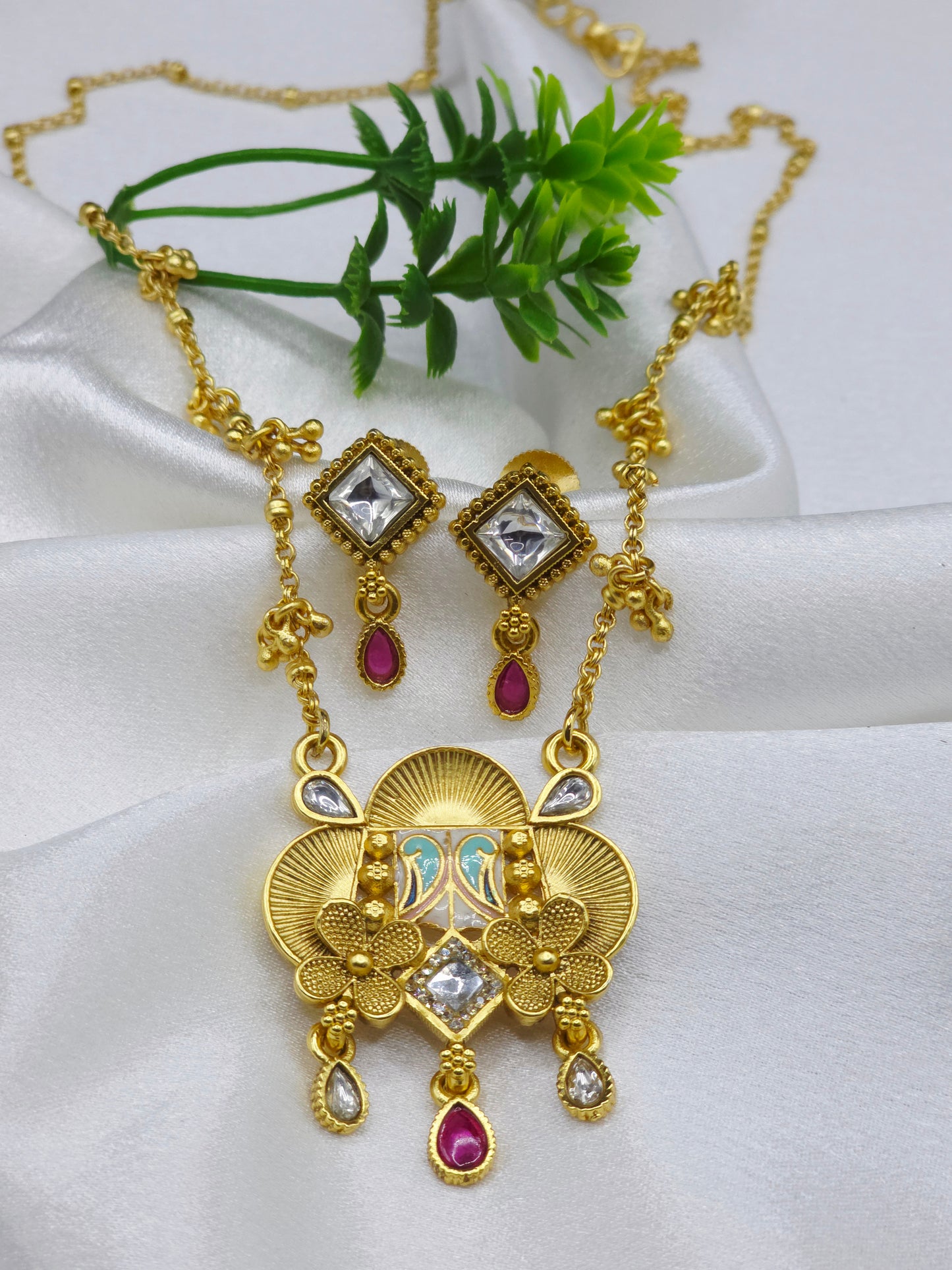 Surivae Swarovski Jadtar 18K Gold-Plated Chain-Pendant | Artisanal Jewellery - Artisanal Jewellery