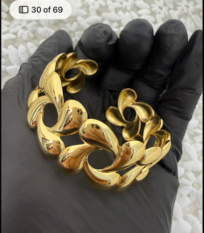 Gold Abstract Chain Cuff Bracelet – Bold Luxury Statement Bangle for Women