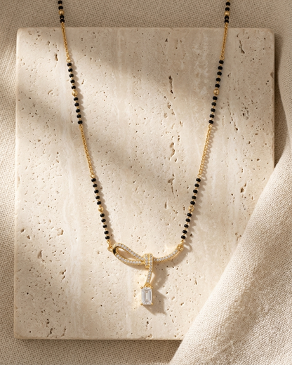 Elegant Diamond Knot Mangalsutra Necklace – Modern Gold & Black Bead Chain with Pendant | Minimal Bridal Jewellery