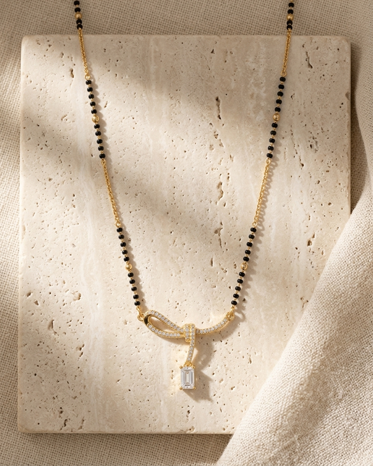 Elegant Diamond Knot Mangalsutra Necklace – Modern Gold & Black Bead Chain with Pendant | Minimal Bridal Jewellery