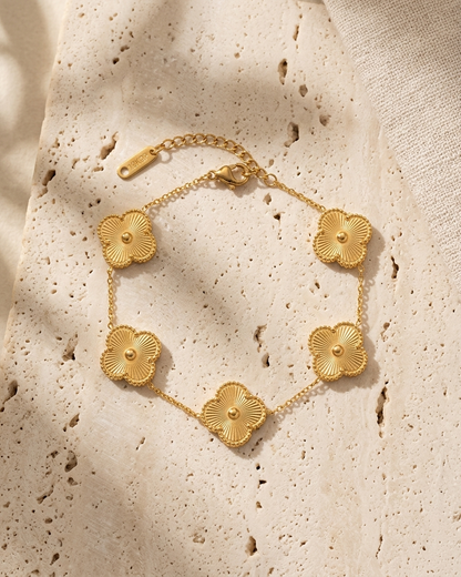 Gold Floral Charm Bracelet – Elegant Flower Link Bracelet for Women | Minimal Luxury Jewelry