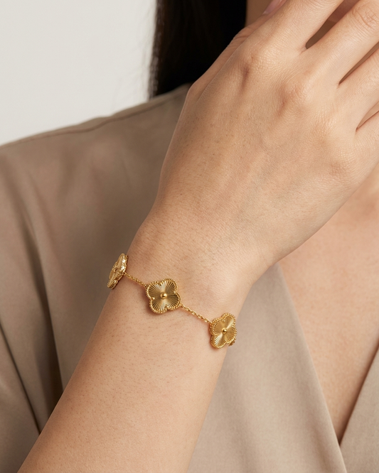 Gold Floral Charm Bracelet – Elegant Flower Link Bracelet for Women | Minimal Luxury Jewelry