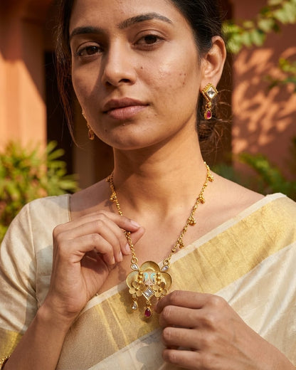 Surivae Swarovski Jadtar 18K Gold-Plated Chain-Pendant | Artisanal Jewellery